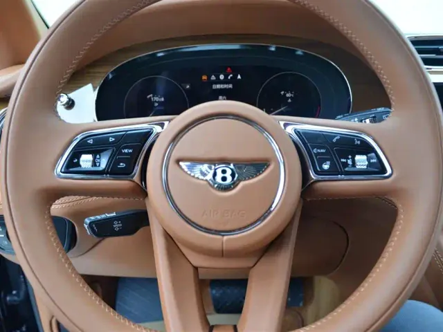 Bentley Bentayga — Фото автомобиля 8