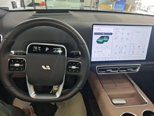 Li Auto L9 — Фото автомобиля 10