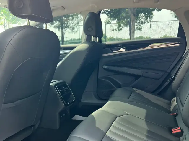 Volkswagen Passat — Фото автомобиля 9