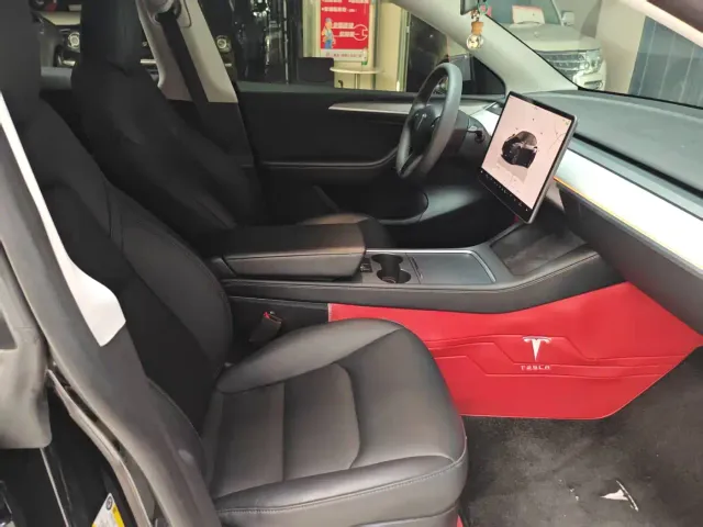 Tesla Model Y — Фото автомобиля 10