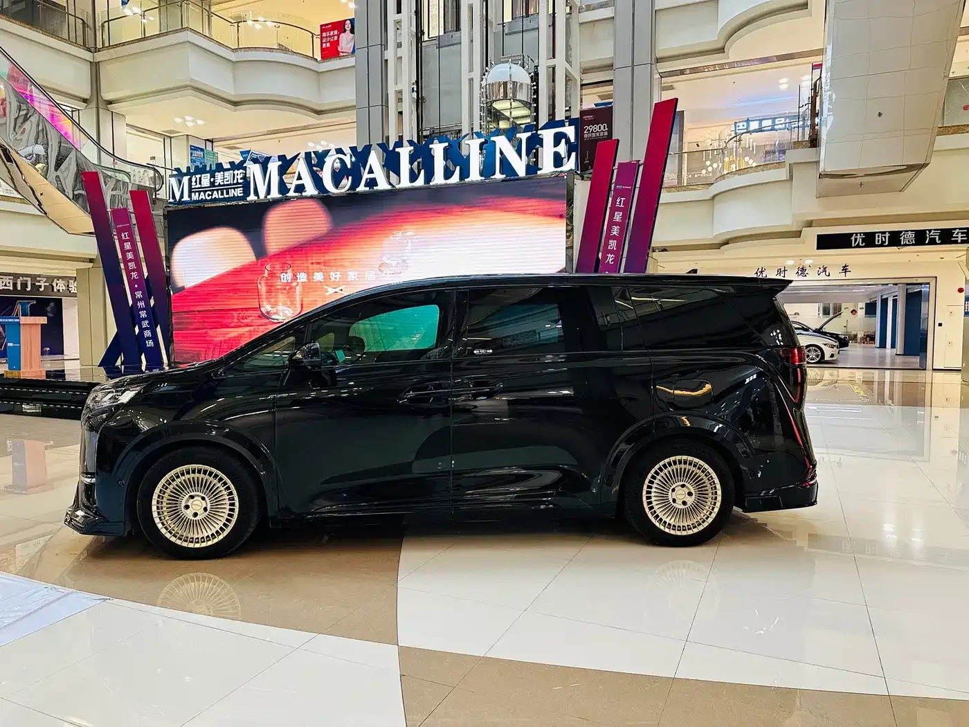 Denza Denza D9 2022 DM-i 970 AWD Flagship — Фото автомобиля 2