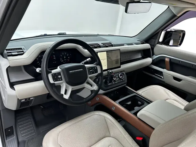 Land Rover Defender — Фото автомобиля 11