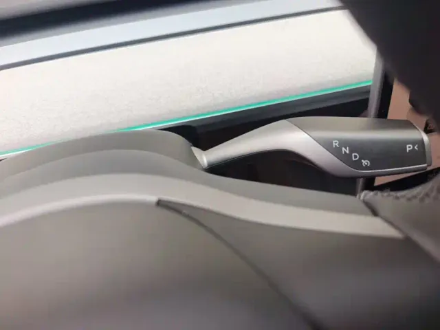 Tesla Model Y — Фото автомобиля 13