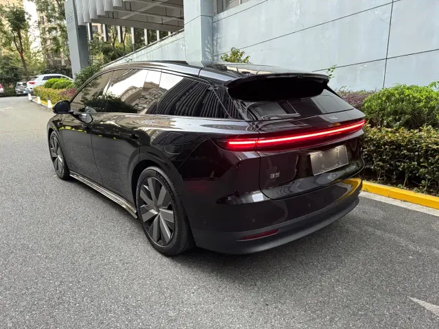 Li Auto i6 — Фото автомобиля 5