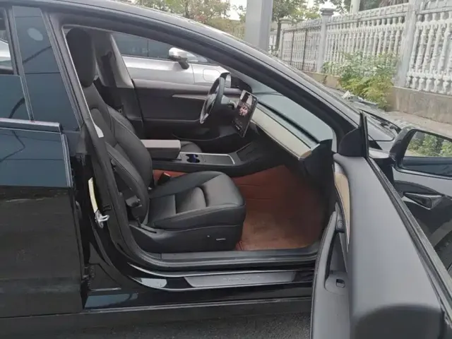 Tesla Model 3 — Фото автомобиля 8