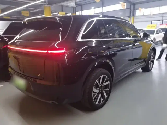 Li Auto L7 — Фото автомобиля 6