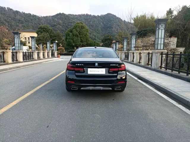 BMW 5 Series — Фото автомобиля 8