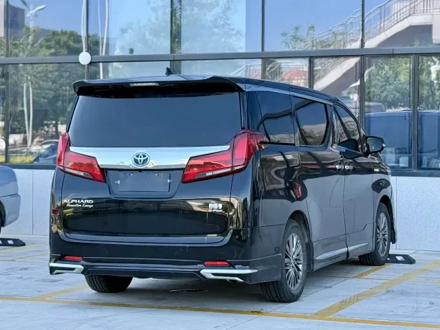 Toyota Alphard — Фото автомобиля 4