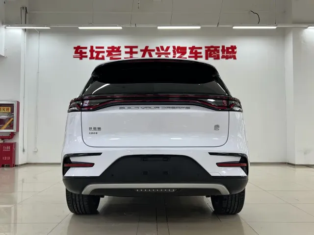 BYD Tang — Фото автомобиля 8