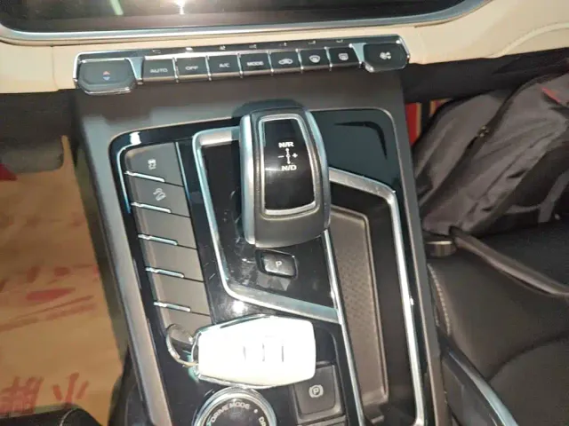 Geely Boyue — Фото автомобиля 13