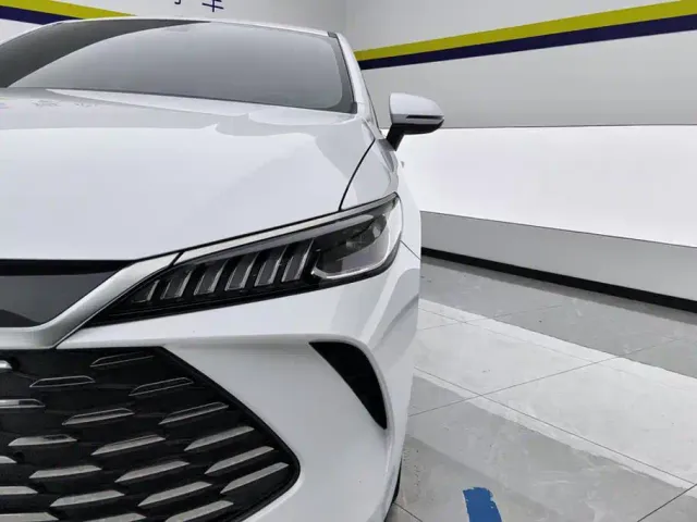 BYD Qin PLUS 2025 DM-i Smart Drive 55KM Leader — Фото автомобиля 5