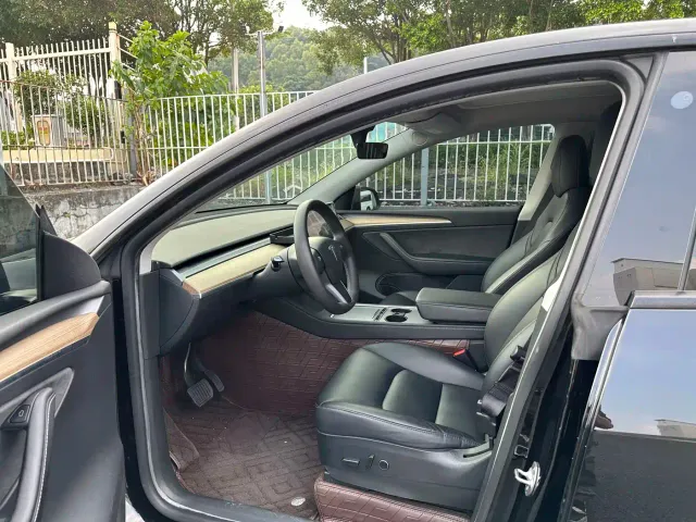 Tesla Model Y — Фото автомобиля 8