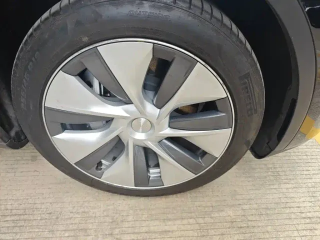 Tesla Model Y — Фото автомобиля 24