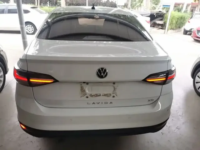 Volkswagen Lavida — Фото автомобиля 5
