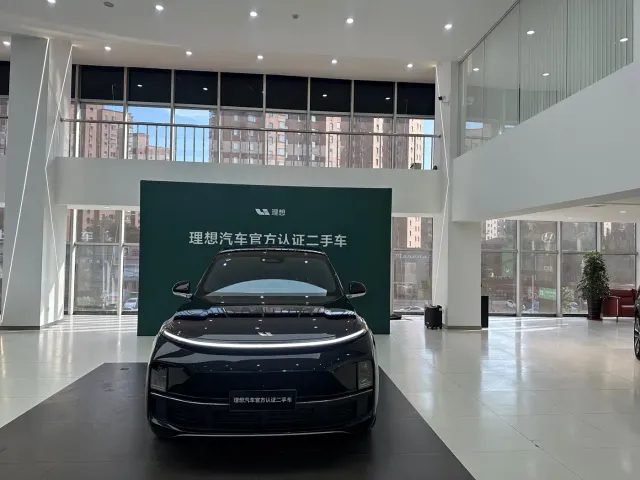 Li Auto L8 — Фото автомобиля 2