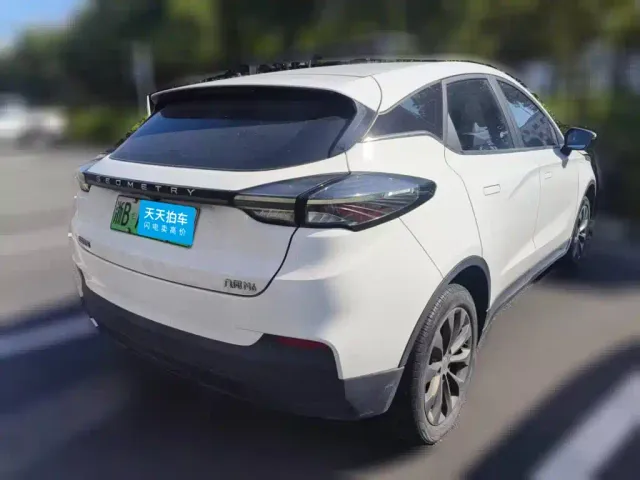 Geely Geometry M6 — Фото автомобиля 5