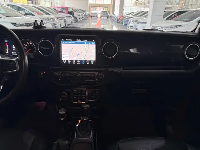 Jeep Wrangler — Фото автомобиля 13