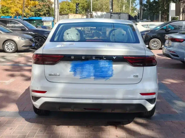 Geely Emgrand — Фото автомобиля 5