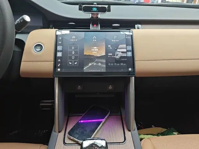Land Rover Discovery Sport — Фото автомобиля 12