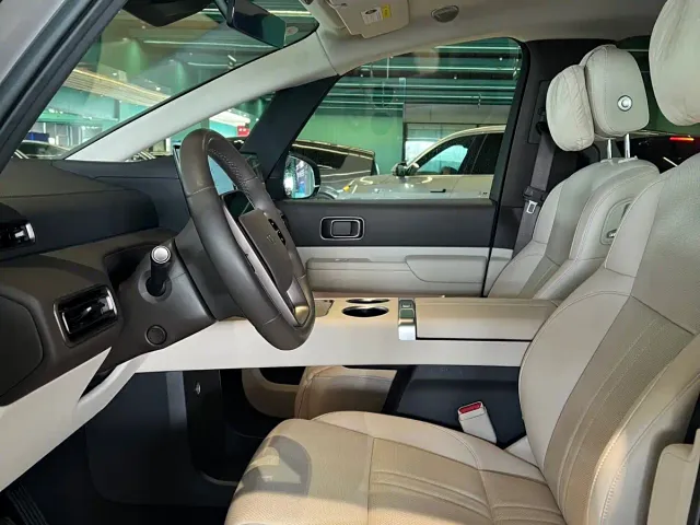Li Auto MEGA — Фото автомобиля 7