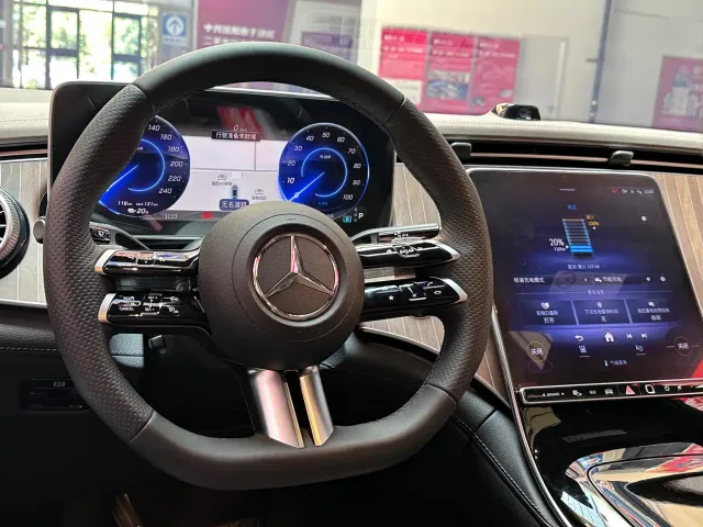 Mercedes-Benz EQE SUV — Фото автомобиля 19