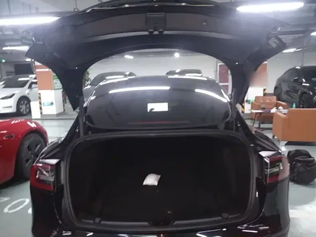 Tesla Model 3 — Фото автомобиля 18