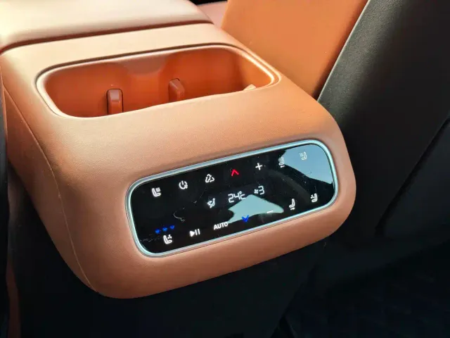 Leapmotor C16 — Фото автомобиля 9