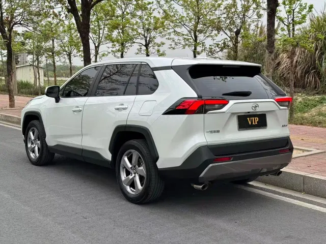 Toyota RAV4 — Фото автомобиля 4