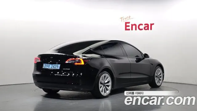 Tesla Model 3 — Фото автомобиля 2