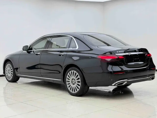 Mercedes-Benz E-Class — Фото автомобиля 7