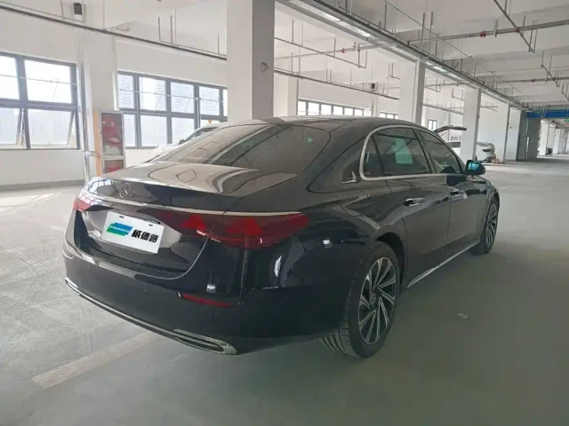 Mercedes-Benz E-Class — Фото автомобиля 5