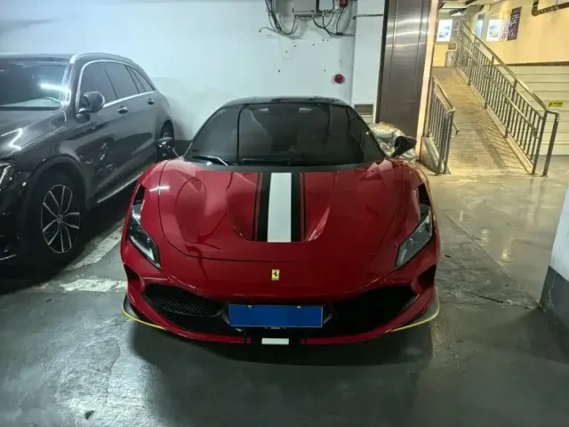 Фотография автомобиля — Ferrari F8