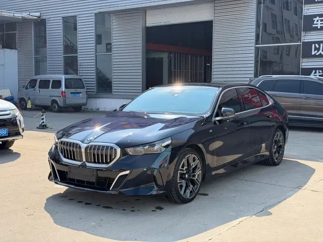 Фотография автомобиля — BMW 5 Series