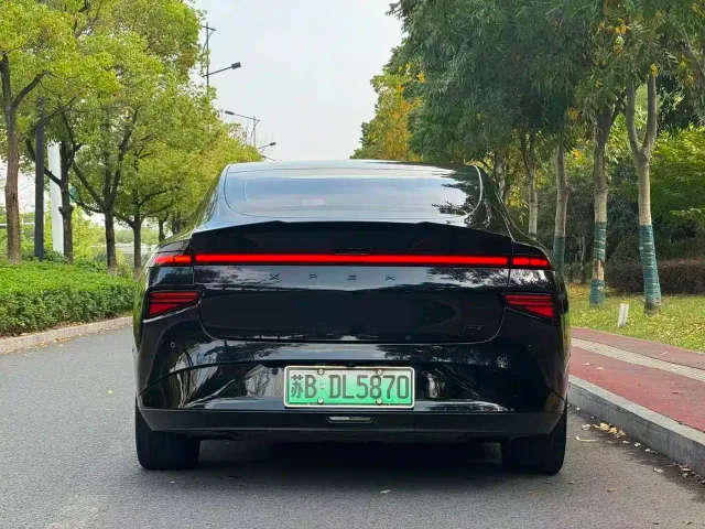 Xpeng P7 — Фото автомобиля 10