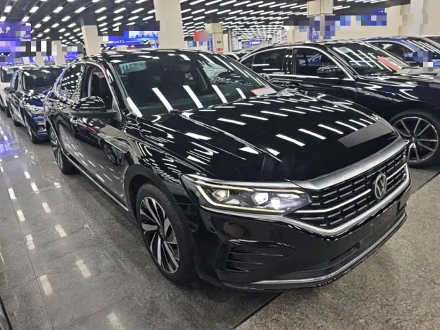 Volkswagen Passat — Фото автомобиля 3
