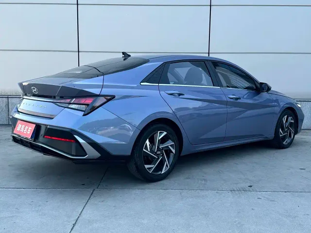 Hyundai Elantra — Фото автомобиля 4