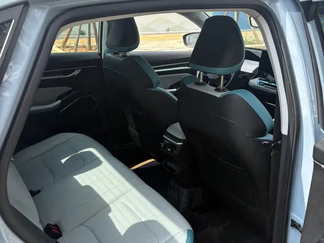 Geely Emgrand — Фото автомобиля 9