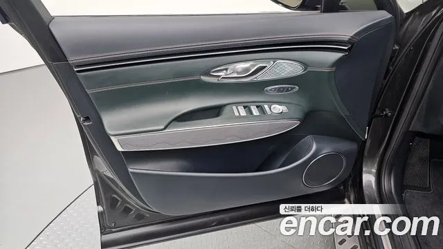 Genesis GV70 — Фото автомобиля 13