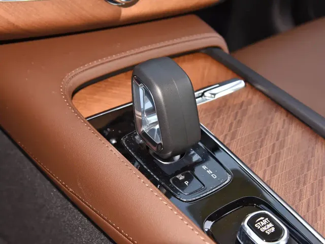 Volvo XC90 — Фото автомобиля 11