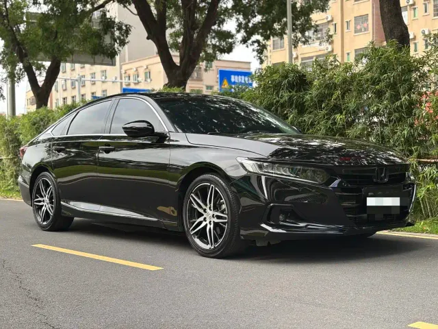 Honda Accord — Фото автомобиля 3
