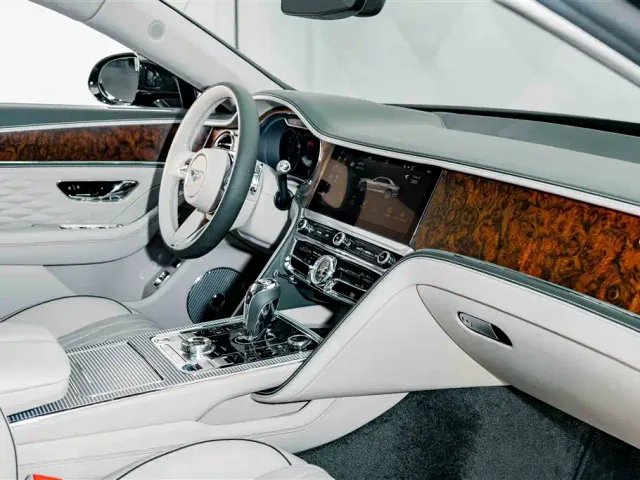 Bentley Flying Spur — Фото автомобиля 21