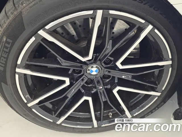 BMW M5 G90 — Фото автомобиля 9