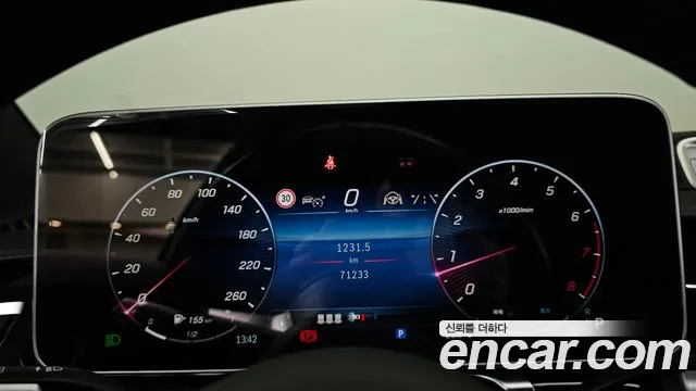 Mercedes-Benz S-Class — Фото автомобиля 11