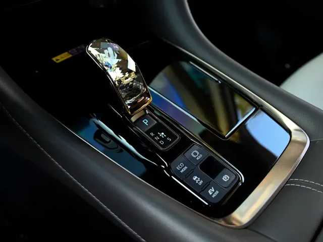 Toyota Alphard — Фото автомобиля 11