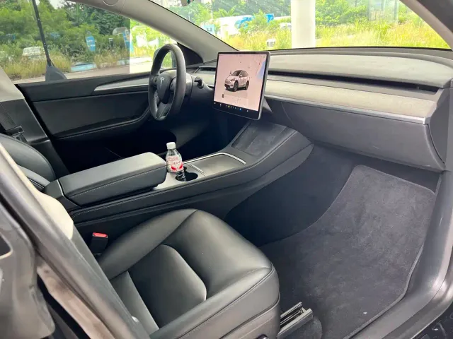 Tesla Model Y — Фото автомобиля 8