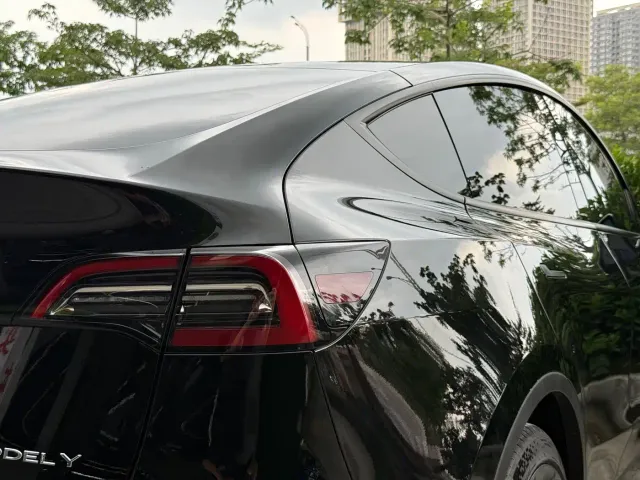 Tesla Model Y — Фото автомобиля 8