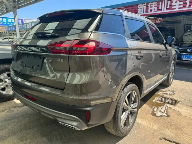 Geely Boyue — Фото автомобиля 5