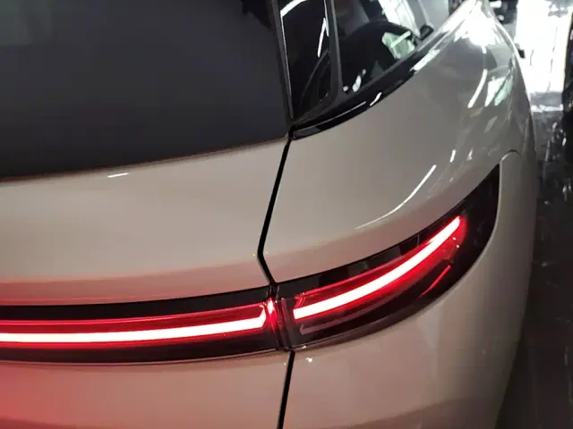 Li Auto i8 — Фото автомобиля 7