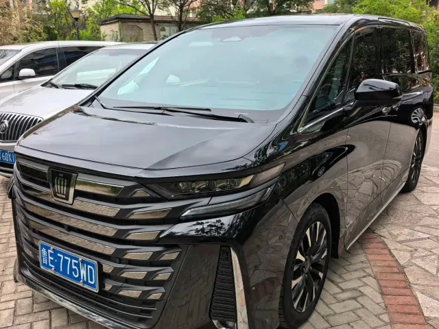 Toyota Vellfire — Фото автомобиля 2