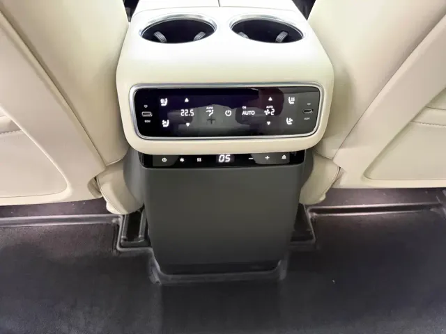 Li Auto L8 — Фото автомобиля 15